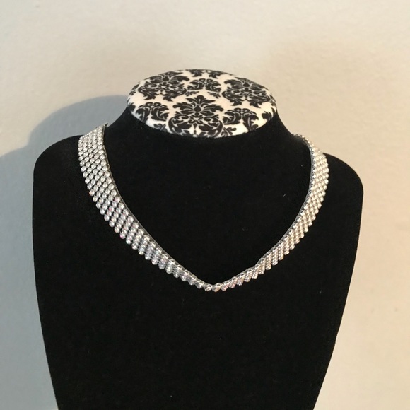 Stunning & beautiful sparkling choker - Picture 6 of 7